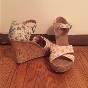 Toms Wedges